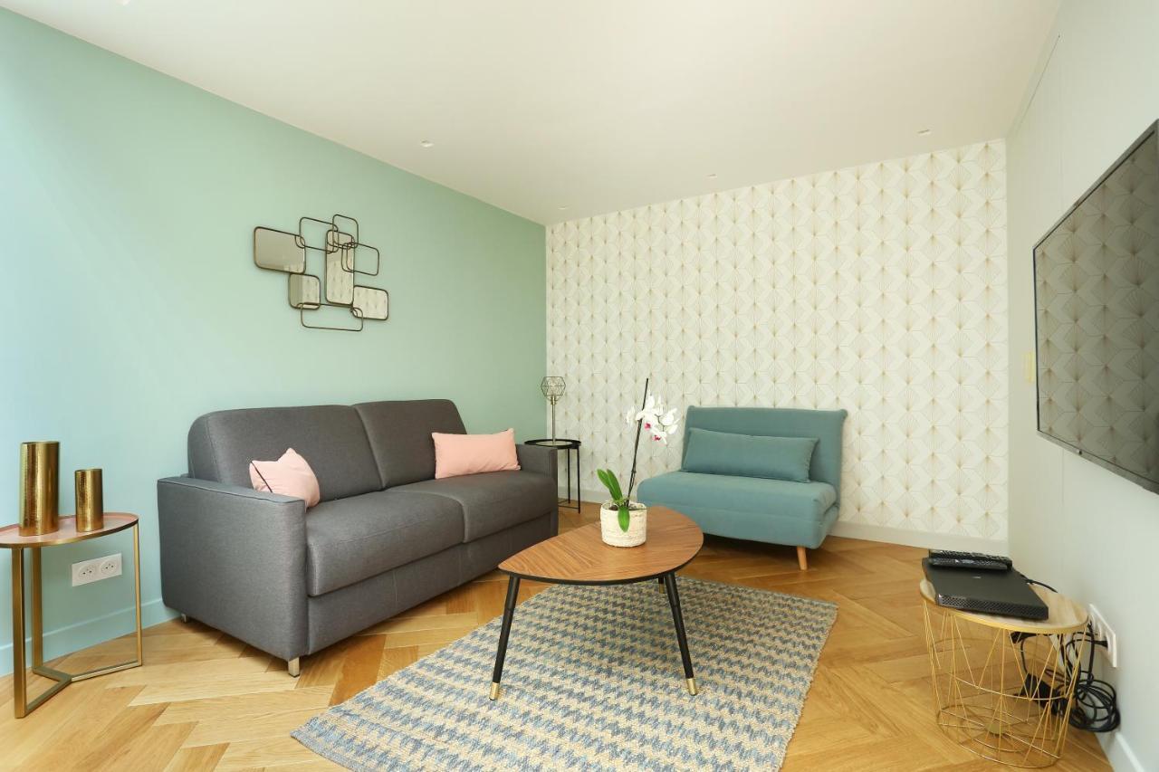 Apartment Center Of Paris By Studio Prestige Bagian luar foto