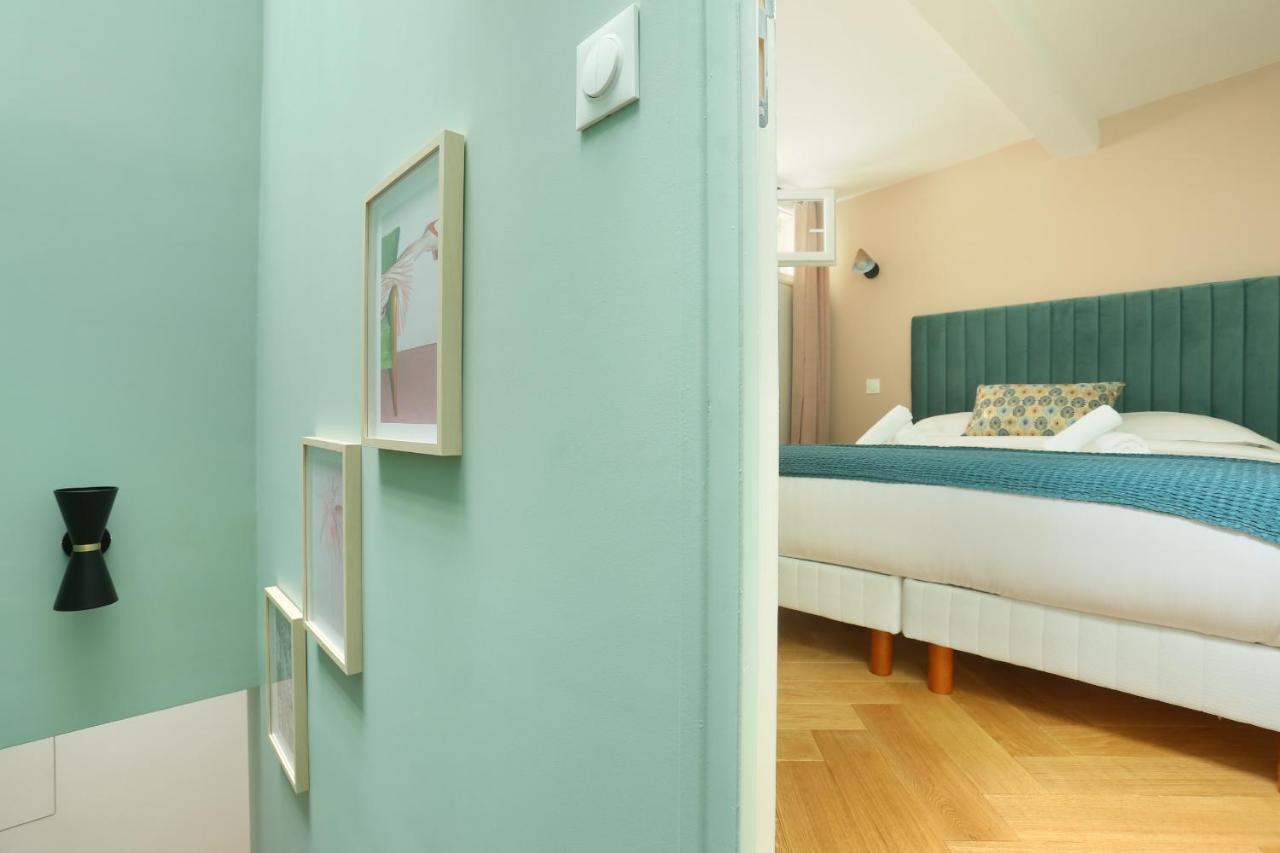 Apartment Center Of Paris By Studio Prestige Bagian luar foto