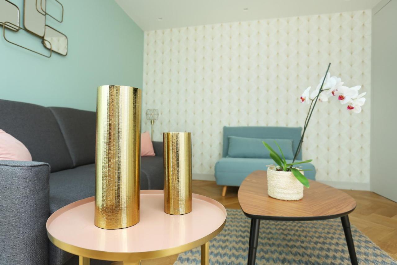 Apartment Center Of Paris By Studio Prestige Bagian luar foto