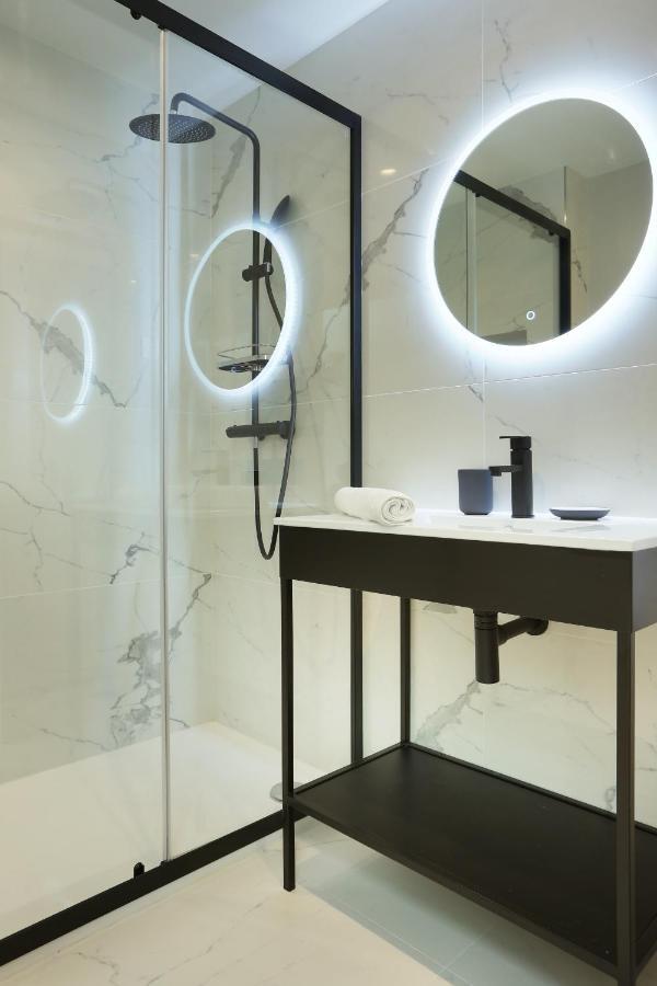 Apartment Center Of Paris By Studio Prestige Bagian luar foto
